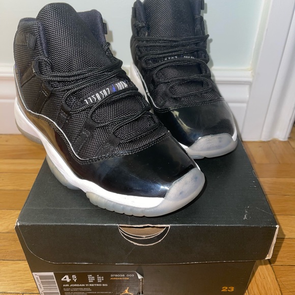 Jordan 11 space jam size 4.5